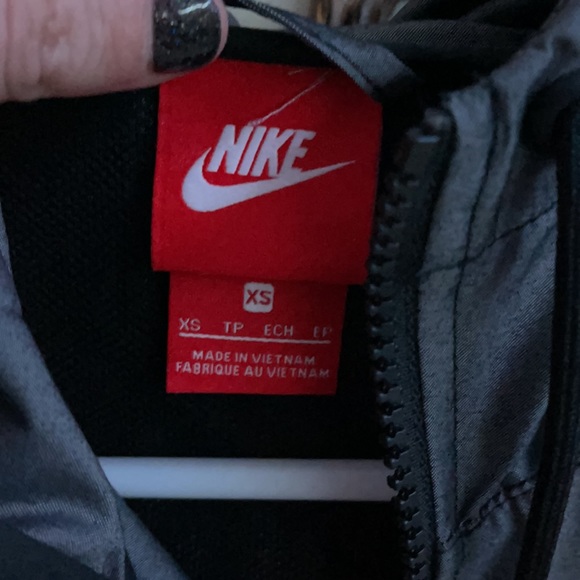 Nike Windrunner - Picture 3 of 4